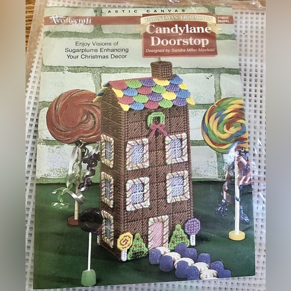 Christmas Candylane Doorstop Plastic Canvas Kit NOS Sandra Miller Maxfield - Picture 1 of 3